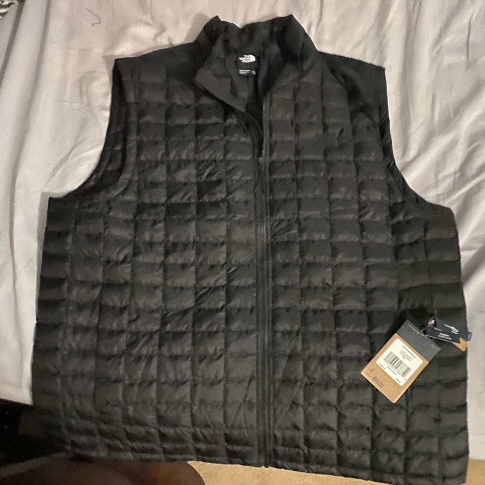 Black puffy North Face vest